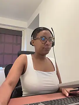Snapshot of Melia_Rayne chatting on 12, 5, 2026 Melia Rayne online show from 12, 5, 2026