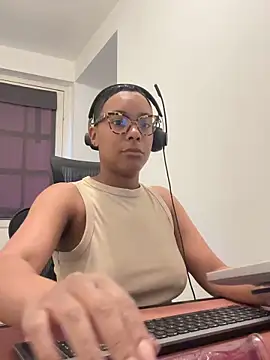Snapshot of Melia_Rayne chatting on 1, 5, 2026 Melia Rayne online show from 1, 5, 2026