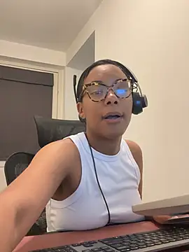 Snapshot of Melia_Rayne chatting on 19, 5, 2026 Melia Rayne online show from 19, 5, 2026