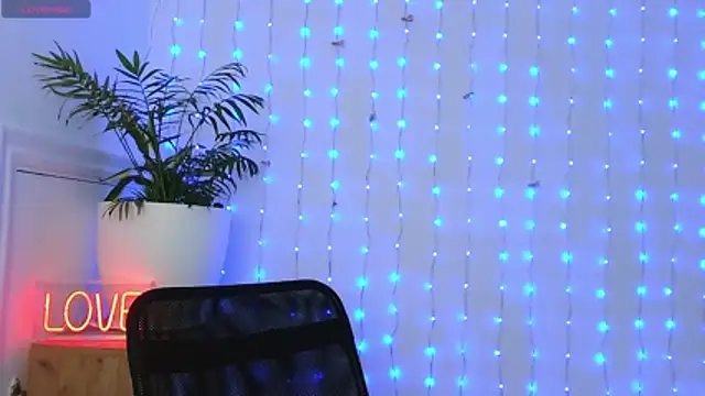 Snapshot of neferutt chatting on 7, 1, 2026 neferutt online show from 7, 1, 2026