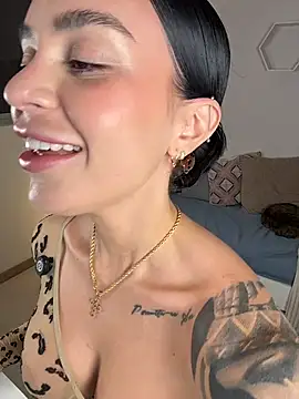 ValentinaMilann online show from 4, 4, 2026