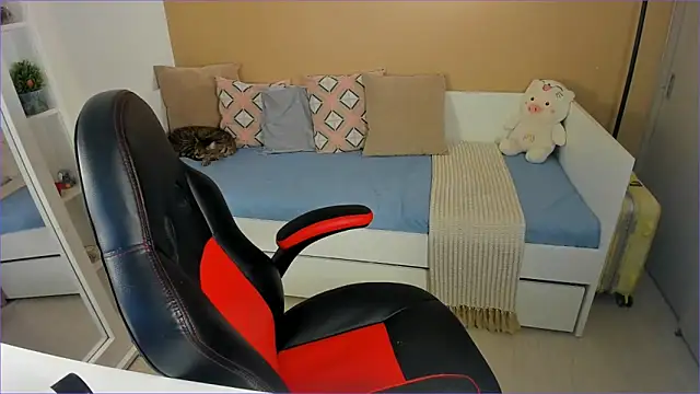 Snapshot of ValentinaMilann chatting on 18, 11, 2025 ValentinaMilann online show from 18, 11, 2025