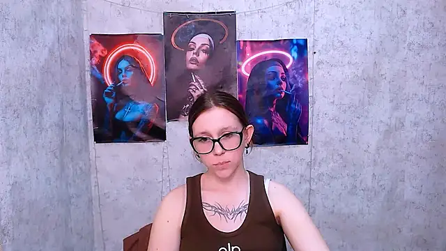 Snapshot of _MiraGold_ chatting on 13, 11, 2025 MiraGold online show from 13, 11, 2025