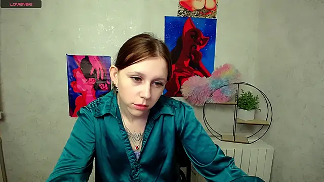 Snapshot of _MiraGold_ chatting on 2, 12, 2025 MiraGold online show from 2, 12, 2025