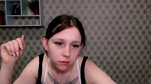 Snapshot of _MiraGold_ chatting on 3, 12, 2025 MiraGold online show from 3, 12, 2025