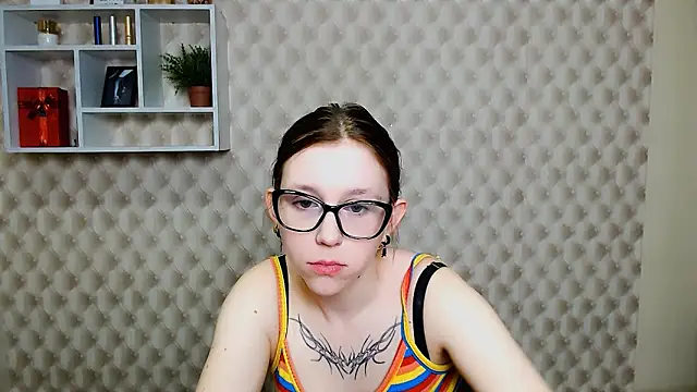 Snapshot of _MiraGold_ chatting on 14, 11, 2025 MiraGold online show from 14, 11, 2025