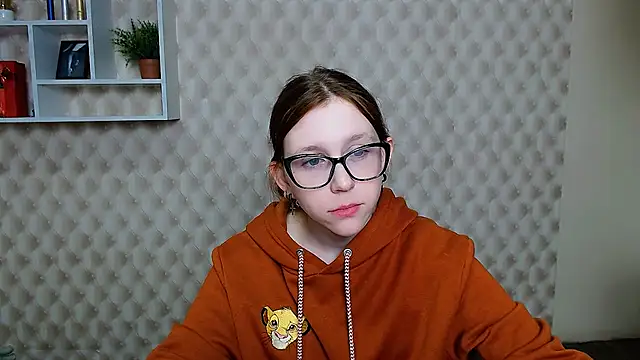 Snapshot of _MiraGold_ chatting on 12, 11, 2025 MiraGold online show from 12, 11, 2025