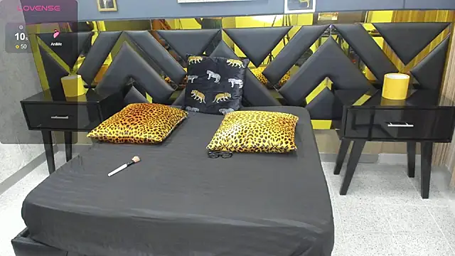 glamandfoxxy online show from 7, 3, 2025