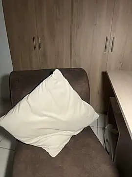 KittyTwerk 2 online show from 14, 4, 2026