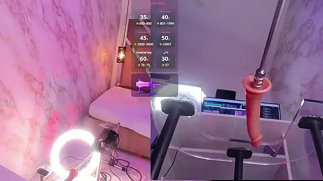 Snapshot of RoxyLicious_ chatting on 5, 11, 2025 RoxyLicious online show from 5, 11, 2025