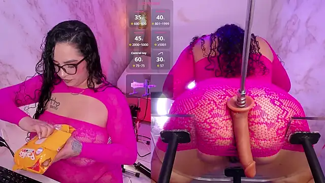 Snapshot of RoxyLicious_ chatting on 8, 11, 2025 RoxyLicious online show from 8, 11, 2025