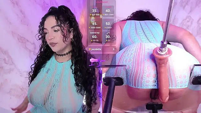 Snapshot of RoxyLicious_ chatting on 15, 11, 2025 RoxyLicious online show from 15, 11, 2025