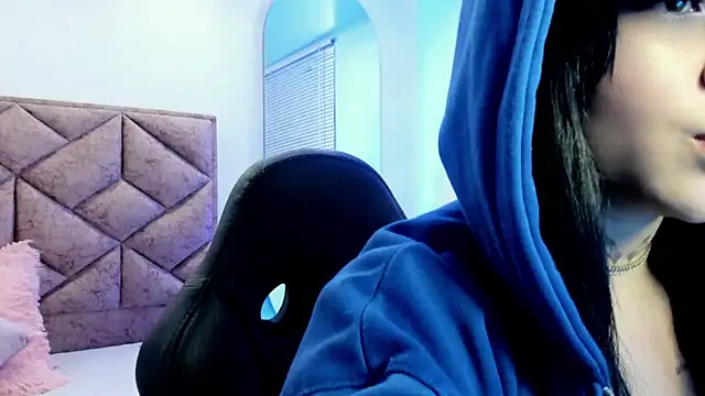 elaia muller  online show from 22, 11, 2025