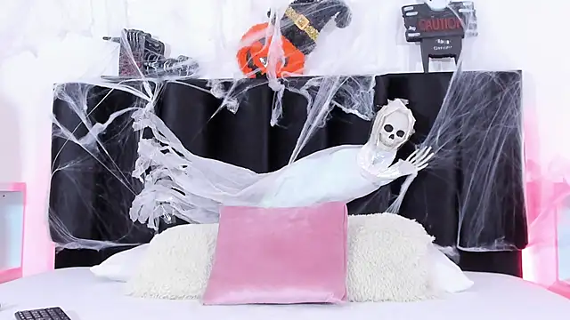 JackieDumont1 online show from 19, 10, 2025