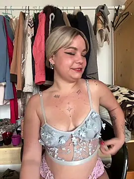 Snapshot of Biana_Fernan chatting on 10, 6, 2026 Biana Fernan online show from 10, 6, 2026