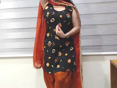 Snapshot of RealNaina chatting on 25, 5, 2026 RealNaina online show from 25, 5, 2026