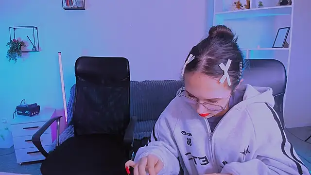 mona cloud online show from 10, 11, 2025