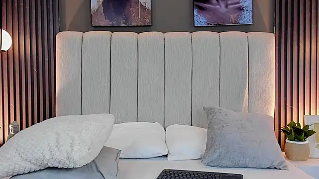 GiannaColling1 online show from 5, 11, 2025