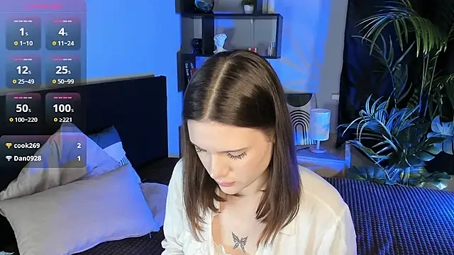 LisaBaillea online show from 10, 3, 2025