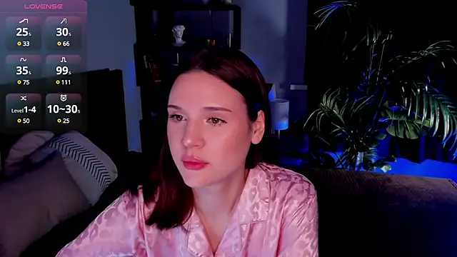 LisaBaillea online show from 6, 3, 2025