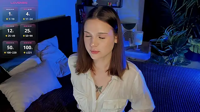 LisaBaillea online show from 11, 3, 2025