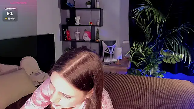 LisaBaillea online show from 7, 3, 2025