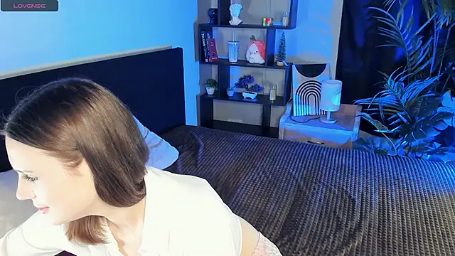 LisaBaillea online show from 12, 3, 2025