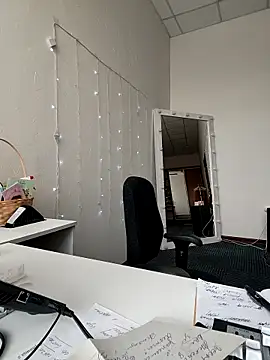 Juicy PeachLux online show from 20, 3, 2025