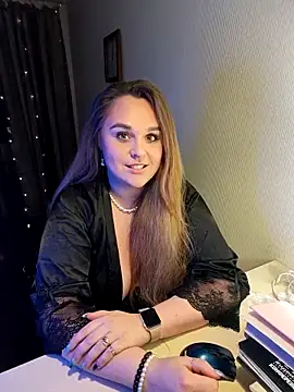 Juicy PeachLux online show from 25, 3, 2026