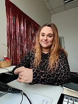 Juicy PeachLux online show from 19, 10, 2025