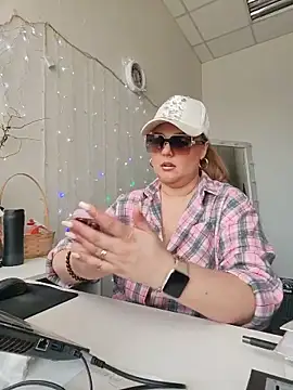 Snapshot of Juicy_PeachLux chatting on 13, 5, 2026 Juicy PeachLux online show from 13, 5, 2026