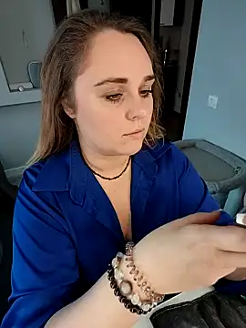 Juicy PeachLux online show from 13, 9, 2025