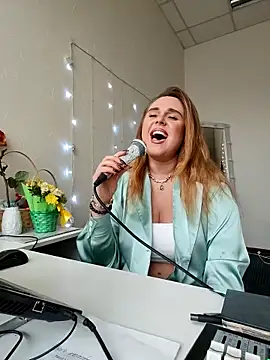 Juicy PeachLux online show from 25, 9, 2025