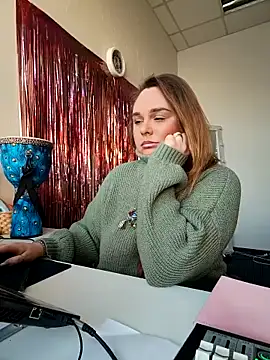 Juicy PeachLux online show from 24, 11, 2025