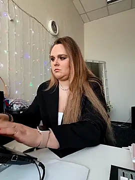 Juicy PeachLux online show from 3, 4, 2026