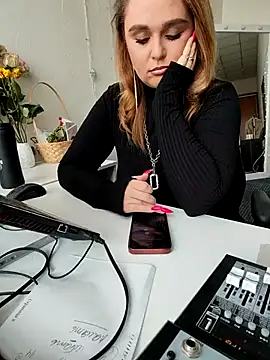 Juicy PeachLux online show from 12, 3, 2025