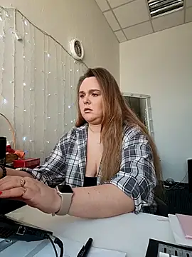 Juicy PeachLux online show from 2, 4, 2026