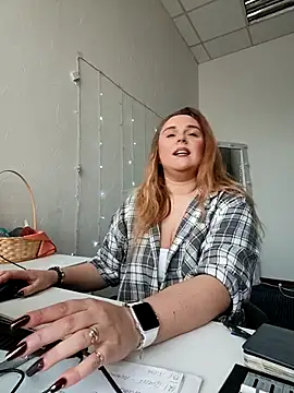Juicy PeachLux online show from 5, 10, 2025