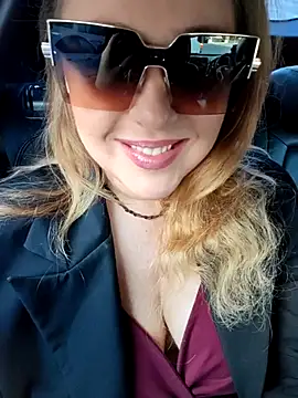 Juicy PeachLux online show from 16, 9, 2025