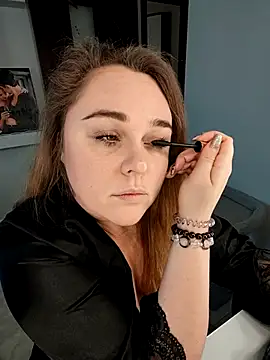 Juicy PeachLux online show from 17, 11, 2025