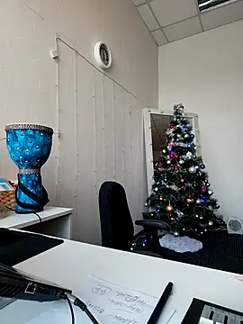 Juicy PeachLux online show from 17, 12, 2025