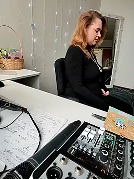 Juicy PeachLux online show from 15, 3, 2025