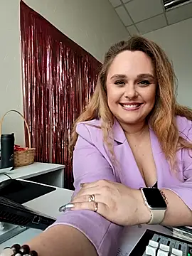 Juicy PeachLux online show from 29, 10, 2025