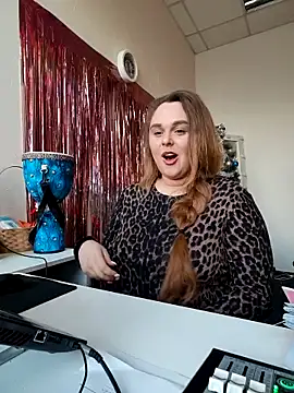 Juicy PeachLux online show from 5, 12, 2025