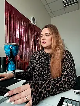 Juicy PeachLux online show from 3, 12, 2025