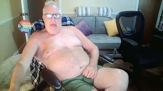 Snapshot of superbearboss chatting on 11, 6, 2026 superbearboss online show from 11, 6, 2026