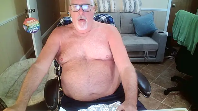 Snapshot of superbearboss chatting on 3, 6, 2026 superbearboss online show from 3, 6, 2026