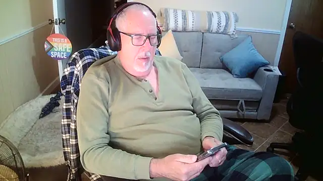 superbearboss online show from 7, 4, 2026