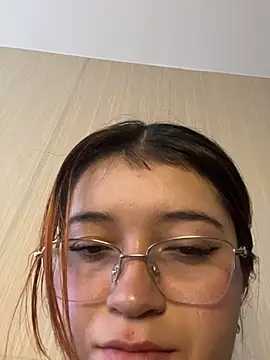 Karina Leon online show from 7, 7, 2026