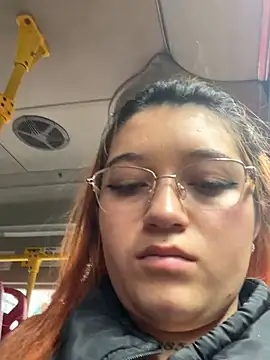 Karina Leon online show from 29, 4, 2026